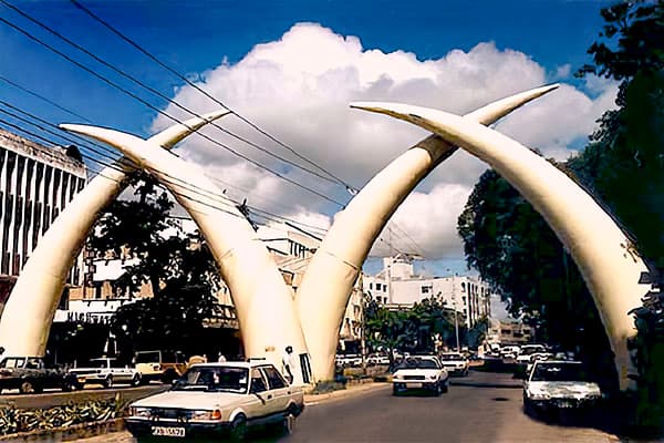 Kenya une des entrées de la ville de Mombasa